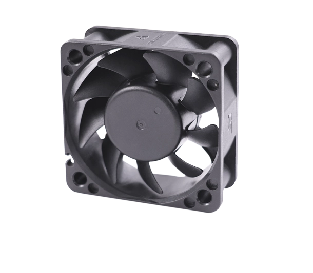 Refrigeração de precisão em espaços compactos: por que o ventilador de 12 V e 50 mm é indispensável na infraestrutura de TIC